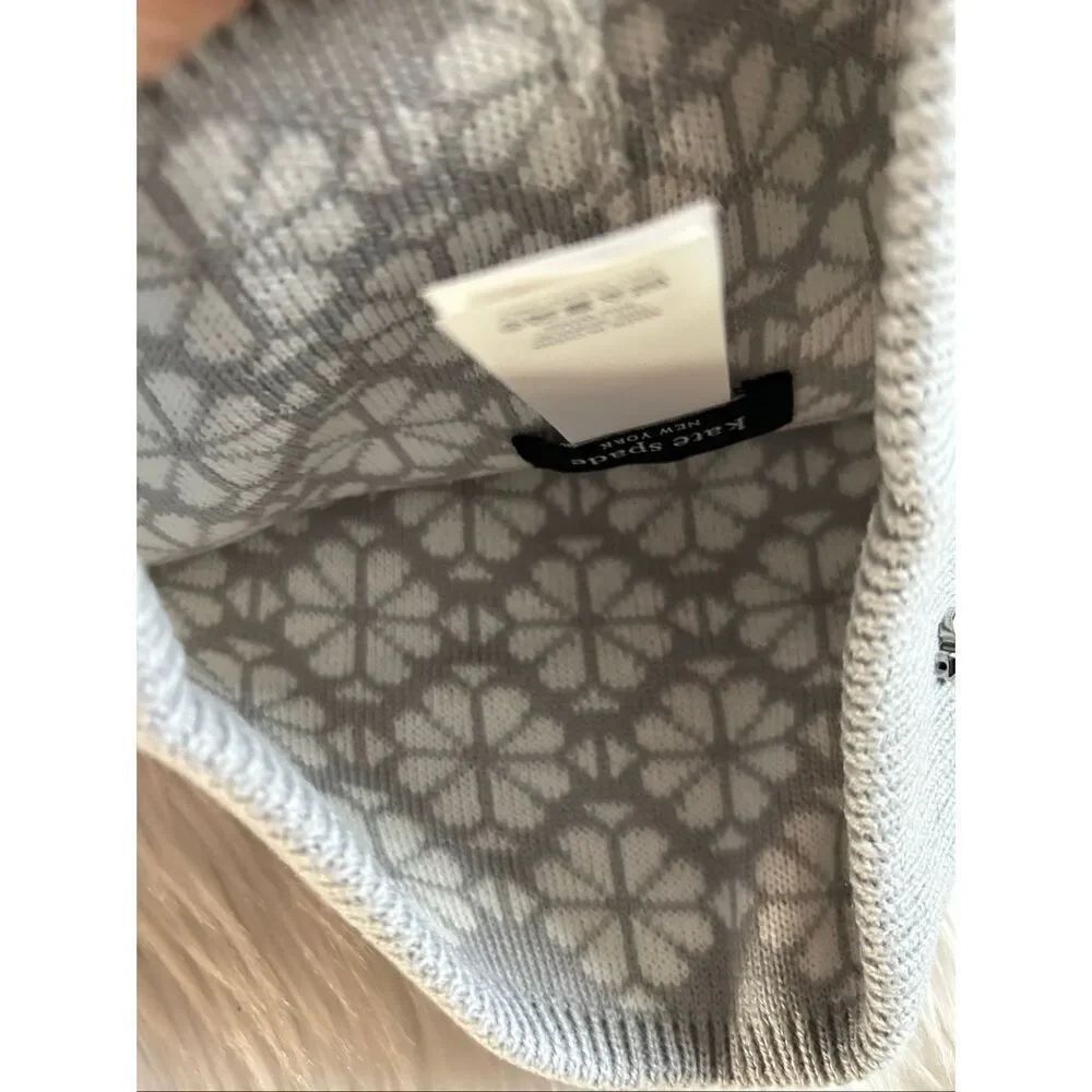 Kate Spade gray and white flower cuff beanie light winter hat - Picture 6 of 7